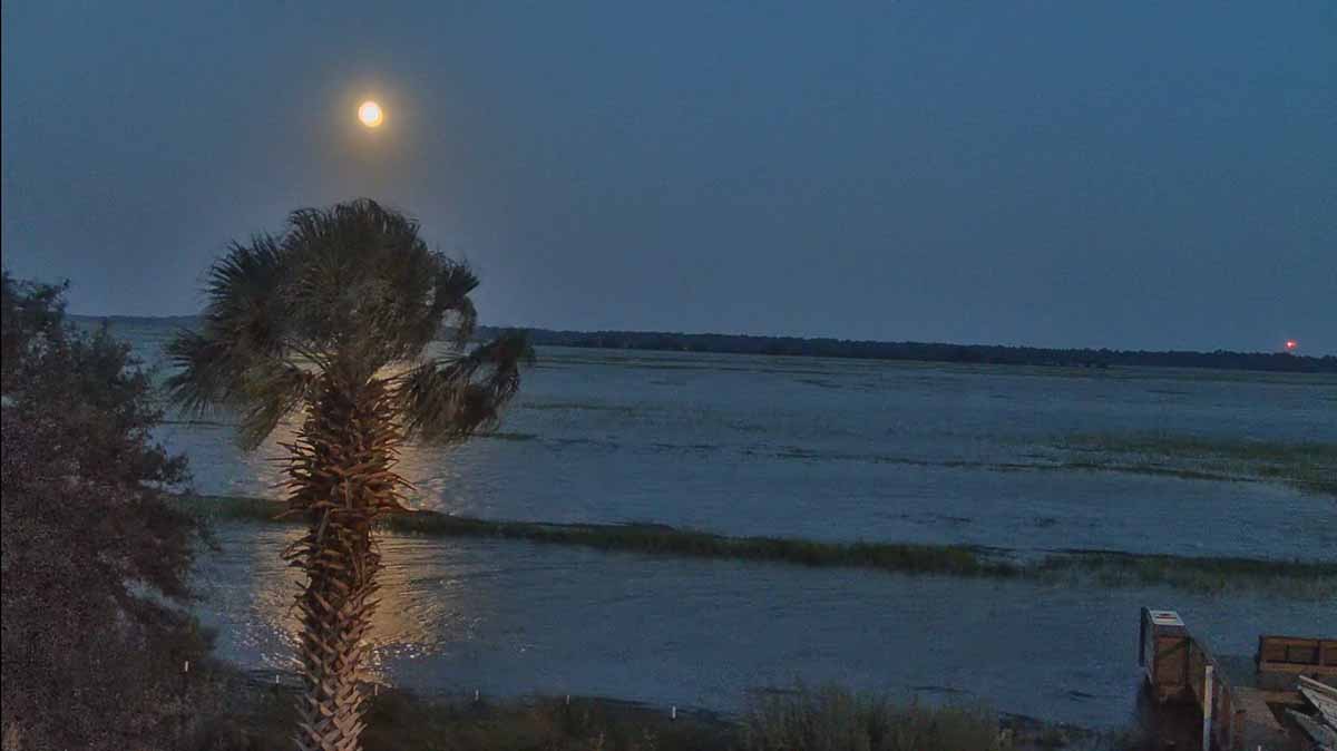 Sturgeon Moon over James Island